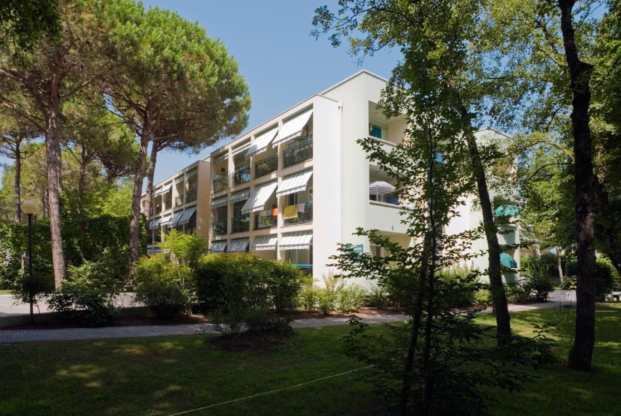 Residence Pinewood Bibione Bagian luar foto