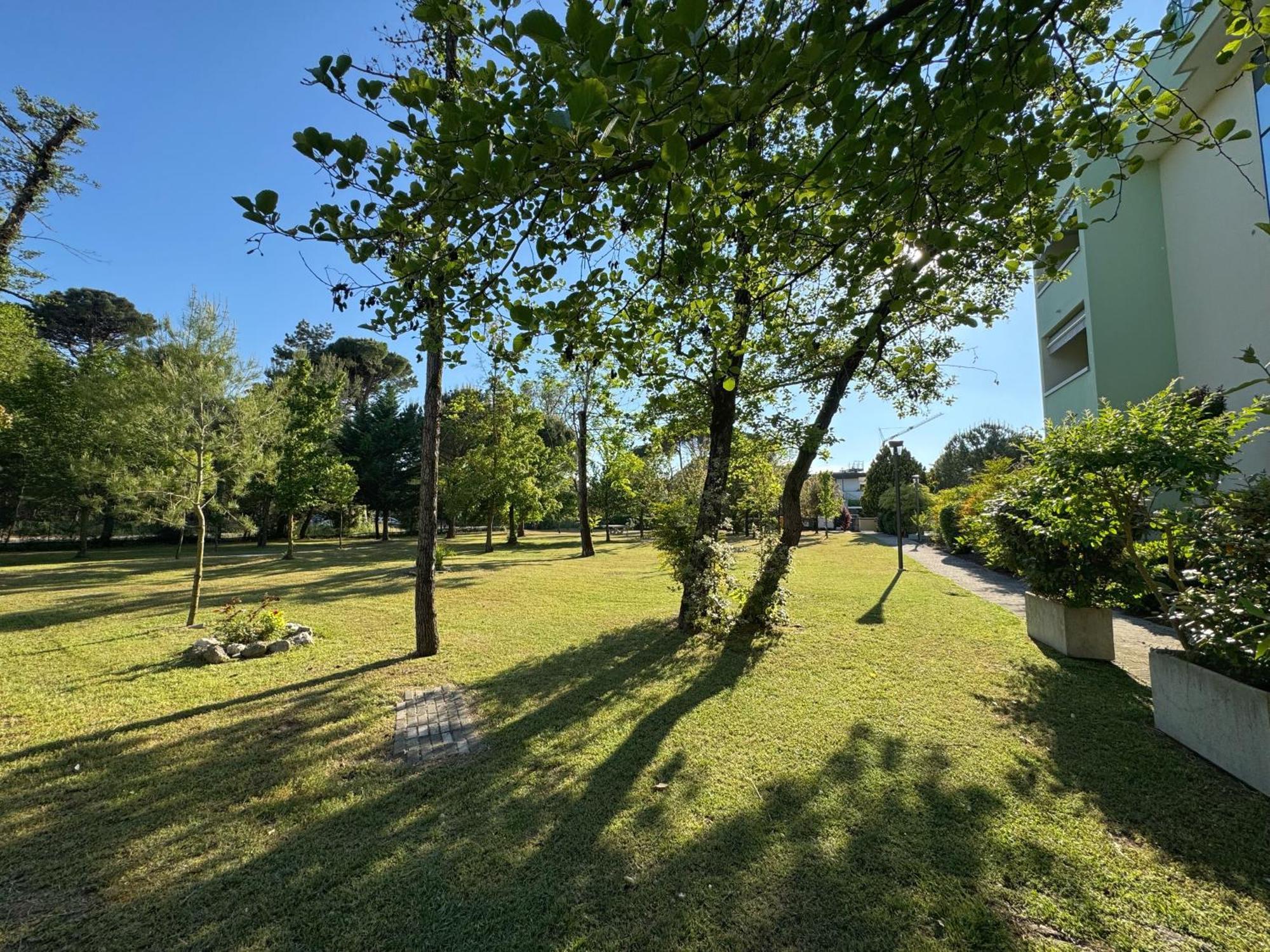 Residence Pinewood Bibione Bagian luar foto