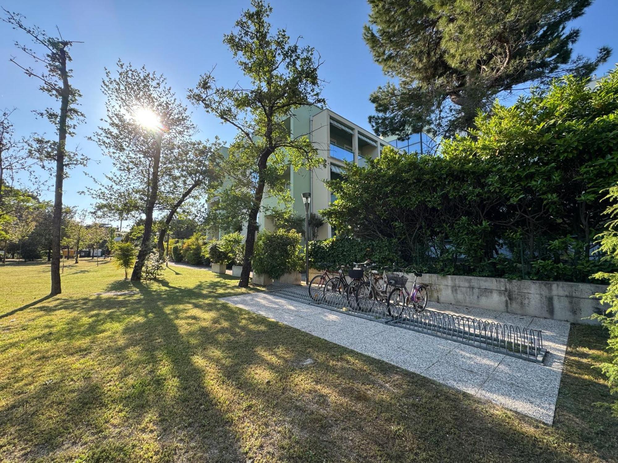 Residence Pinewood Bibione Bagian luar foto