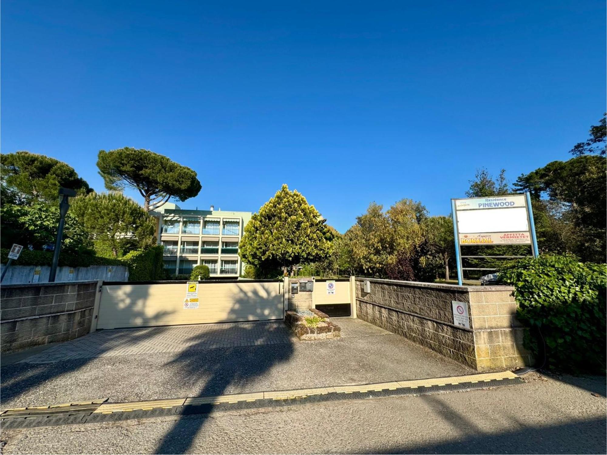 Residence Pinewood Bibione Bagian luar foto